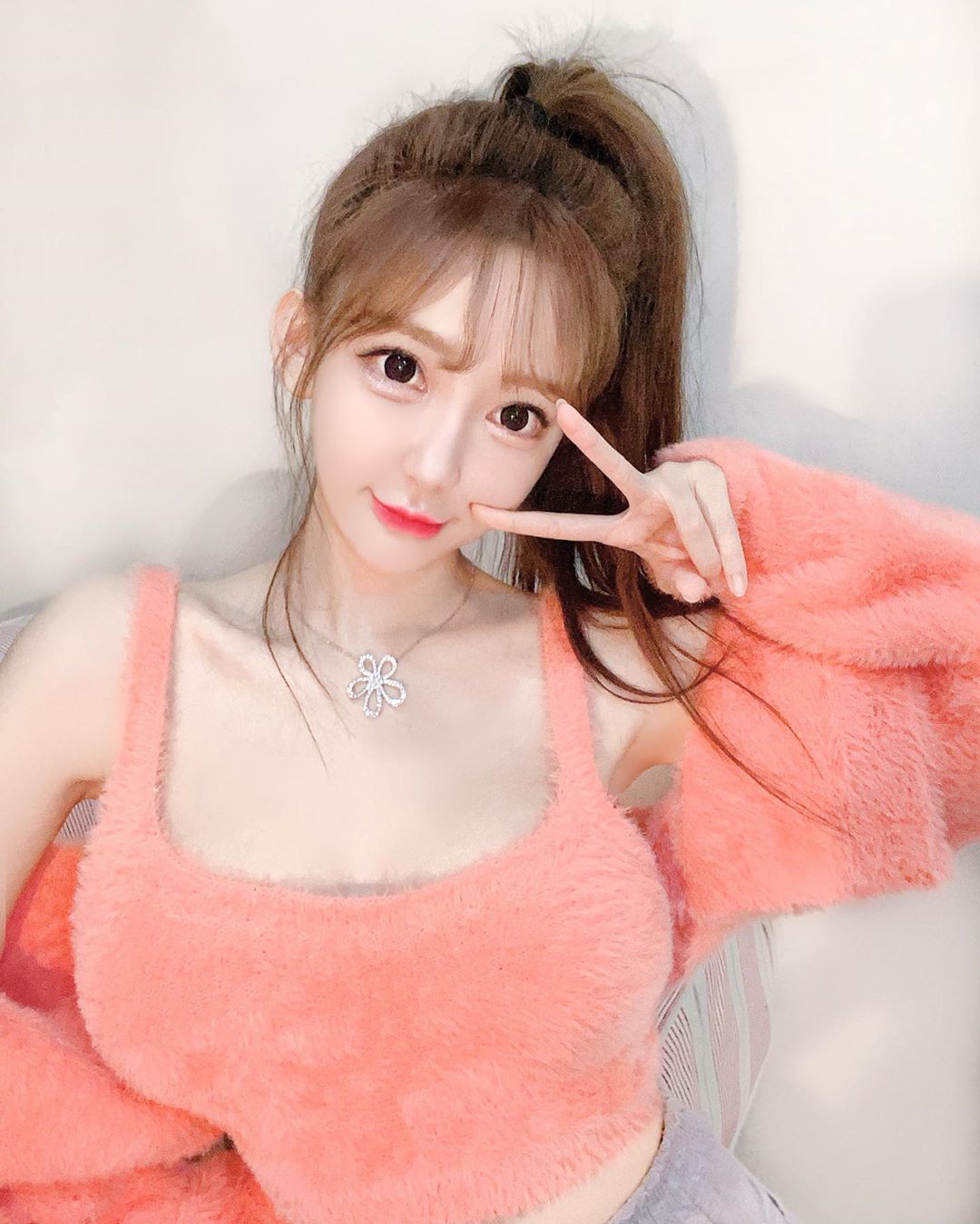 長相身材全升級!嫩模「巨球比臉大」側面看光光 網酸:好像塑膠人