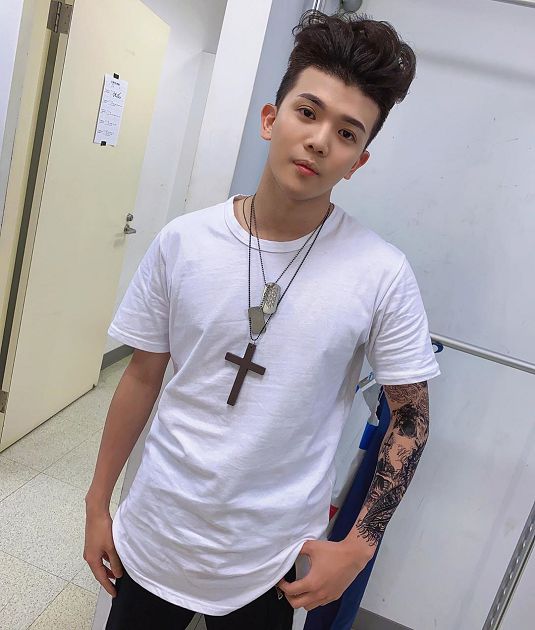 影片藏玄機！直播兇妹合體孫生「扭腰熱舞」　網抓：有奇怪的東西