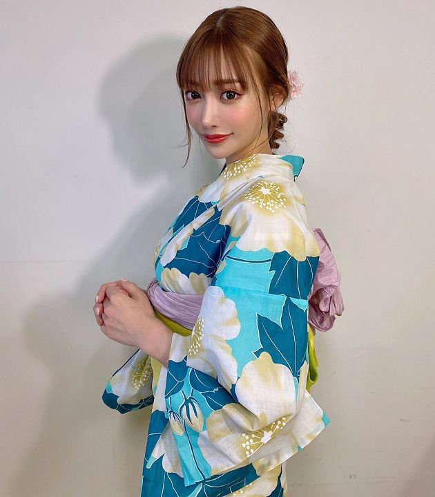 明日花綺羅「新作品」強勢回歸！「車頭燈溢出」猛噴福利：晚安～