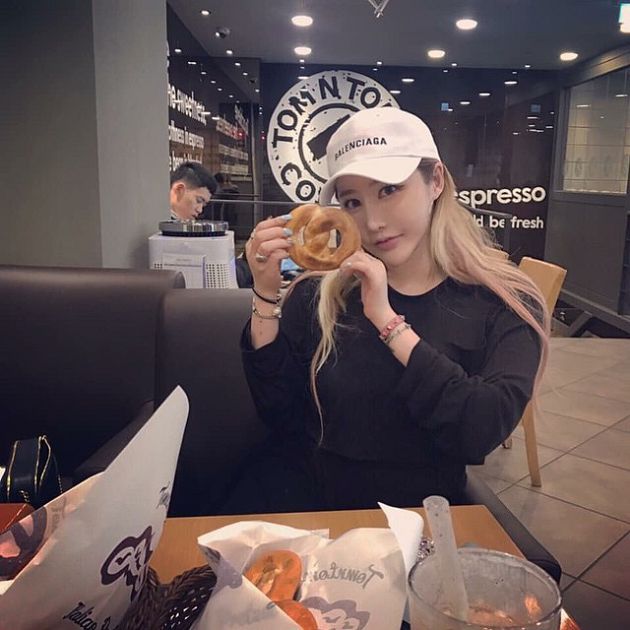 怒轟直播主們都有憂鬱症！網紅情緒低落「直播見血」：網急找警察