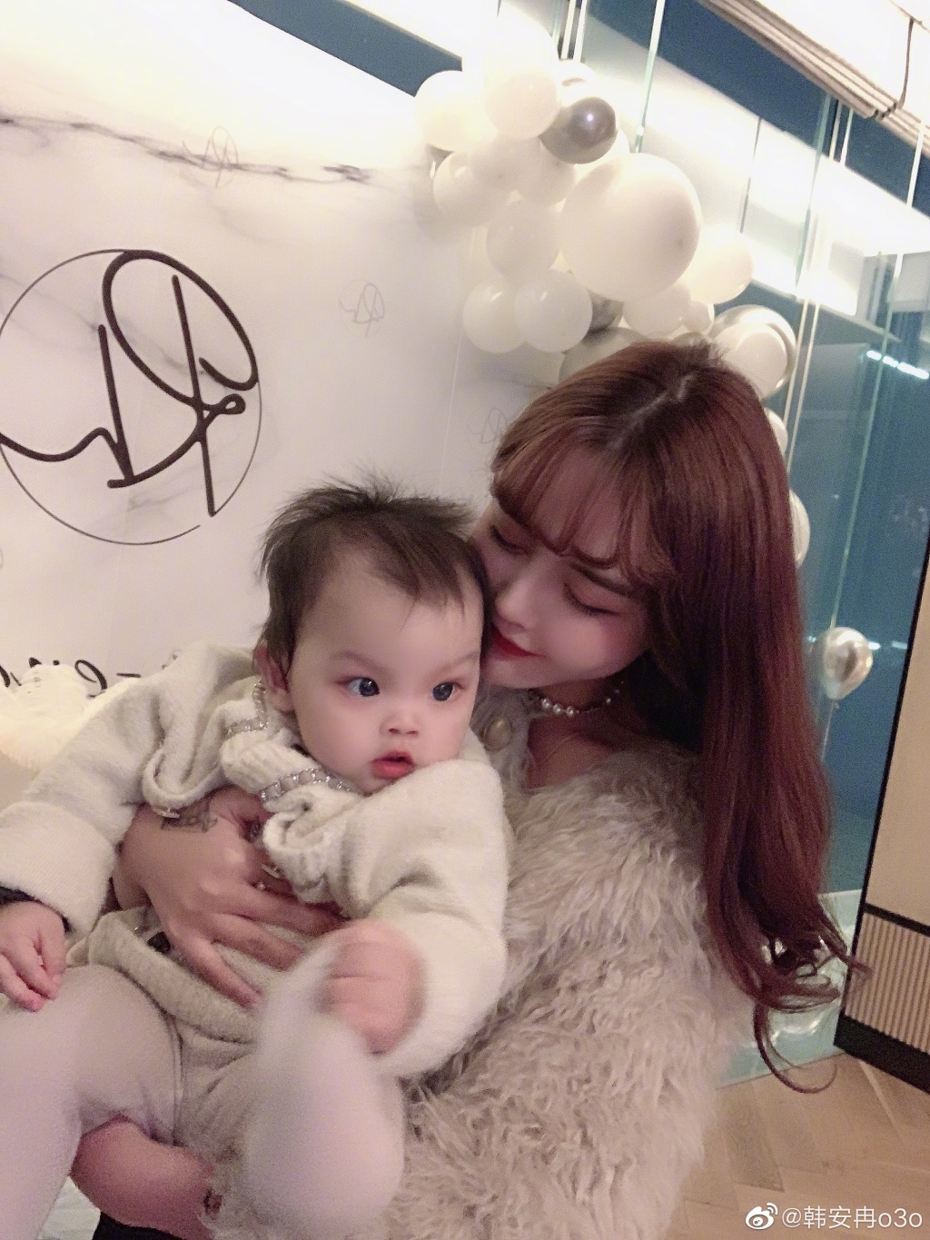 完全沒穿!18歲正妹直播「無碼洗澡片」 萬人全傻眼:想紅想瘋了?