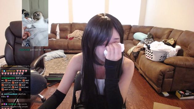 遭批露不夠多!企鵝妹直播「淚崩吐辛酸」 網:還是台灣肥宅善良