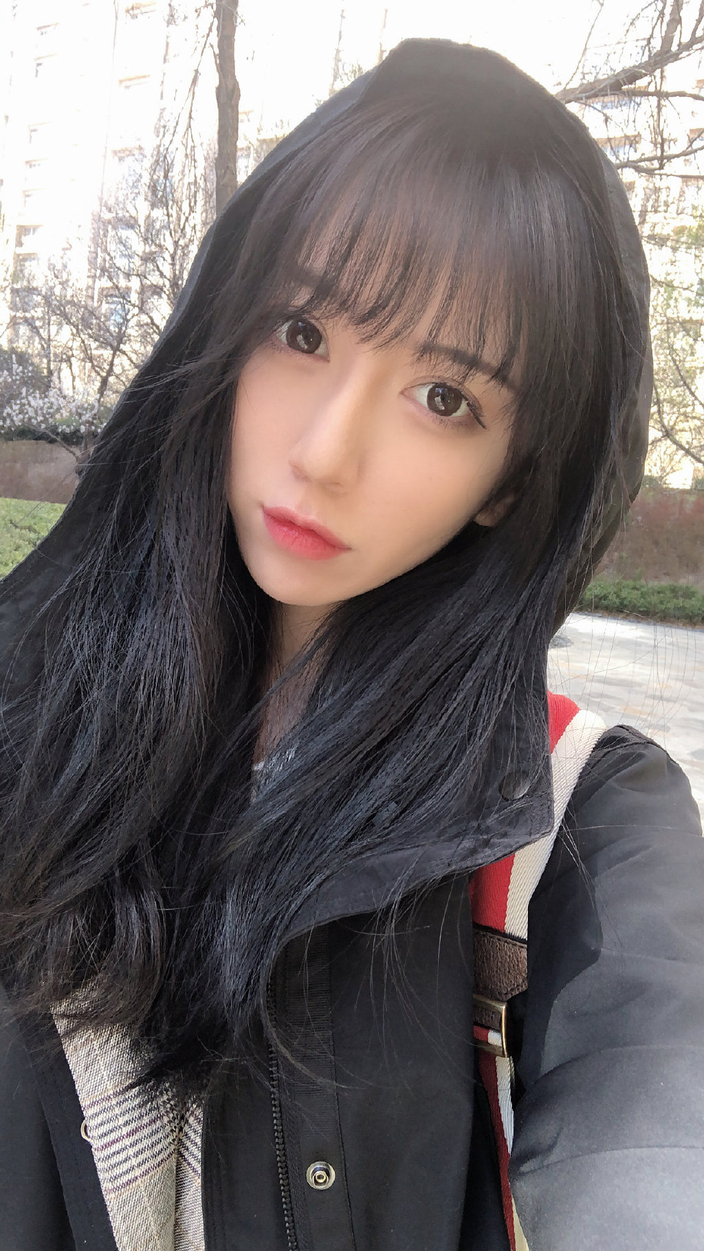 UU彈跳!實況兇妹熱舞「不明物體掉出」 銷魂表情全拍下!