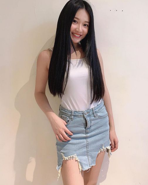 0贅肉!艾瑞絲「ㄦ字曲線」耳機繞兩圈打結 真實身材無私放送