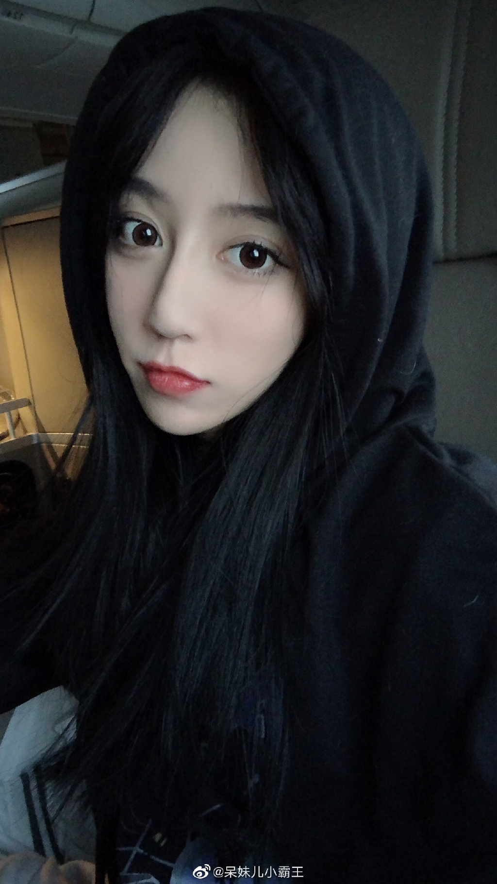 UU彈跳!實況兇妹熱舞「不明物體掉出」 銷魂表情全拍下!