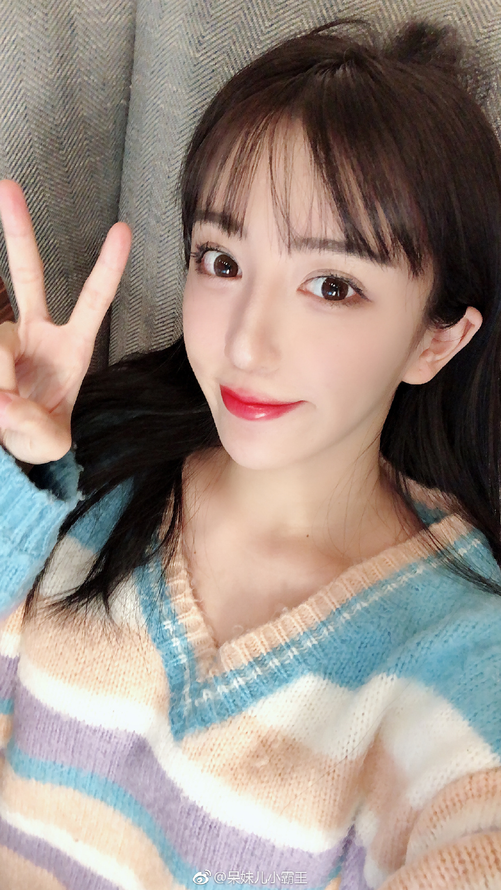 UU彈跳!實況兇妹熱舞「不明物體掉出」 銷魂表情全拍下!