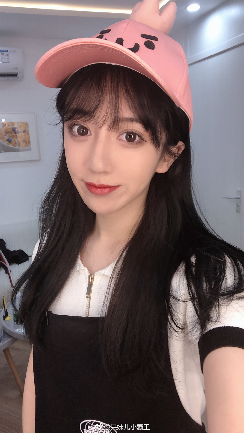 UU彈跳!實況兇妹熱舞「不明物體掉出」 銷魂表情全拍下!