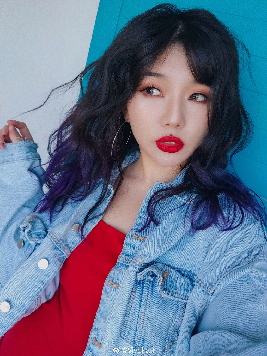 眼睛放大三倍!神級正妹「卸妝秒變路人」 網嚇歪:一天換一張臉!