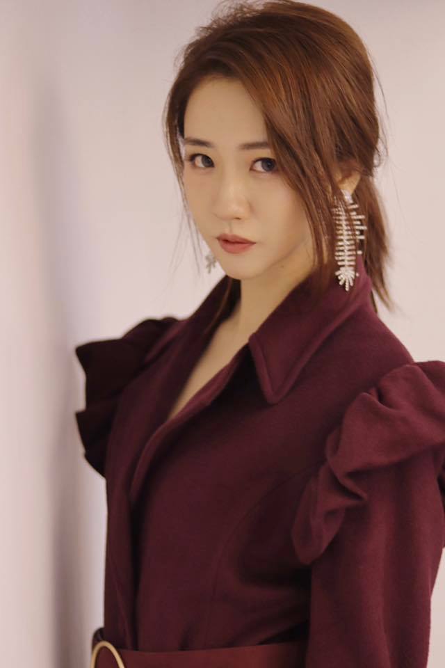 踩爆地雷！香港女星來台嗨喊「8字」刪文急滅火：不是故意的