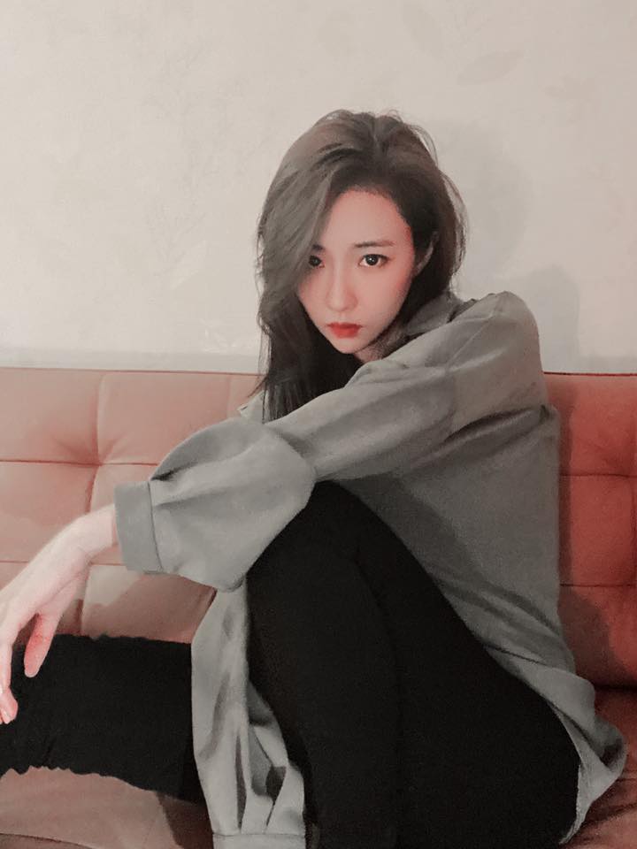 踩爆地雷！香港女星來台嗨喊「8字」刪文急滅火：不是故意的