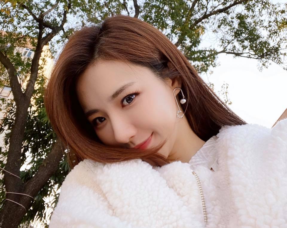 踩爆地雷！香港女星來台嗨喊「8字」刪文急滅火：不是故意的