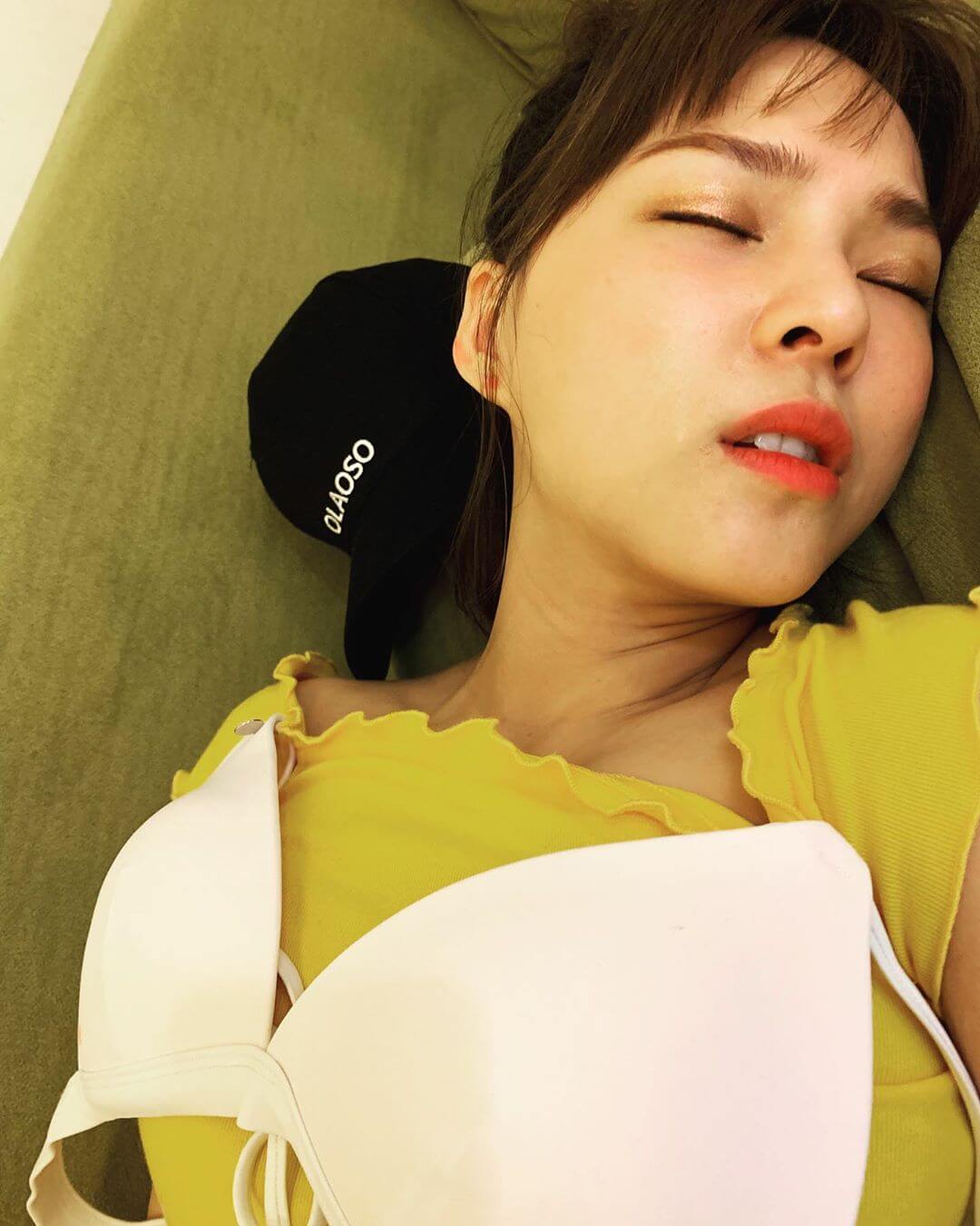 曖昧對象接連被爆料!熊熊PO「撇嘴照」無奈回應 網嗆:看戲的都傻子!