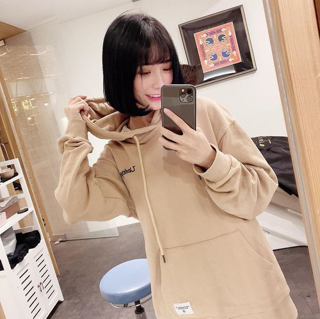 久違福利！閃亮亮比基尼「中洞大開」見深溝　網：快叫救護車