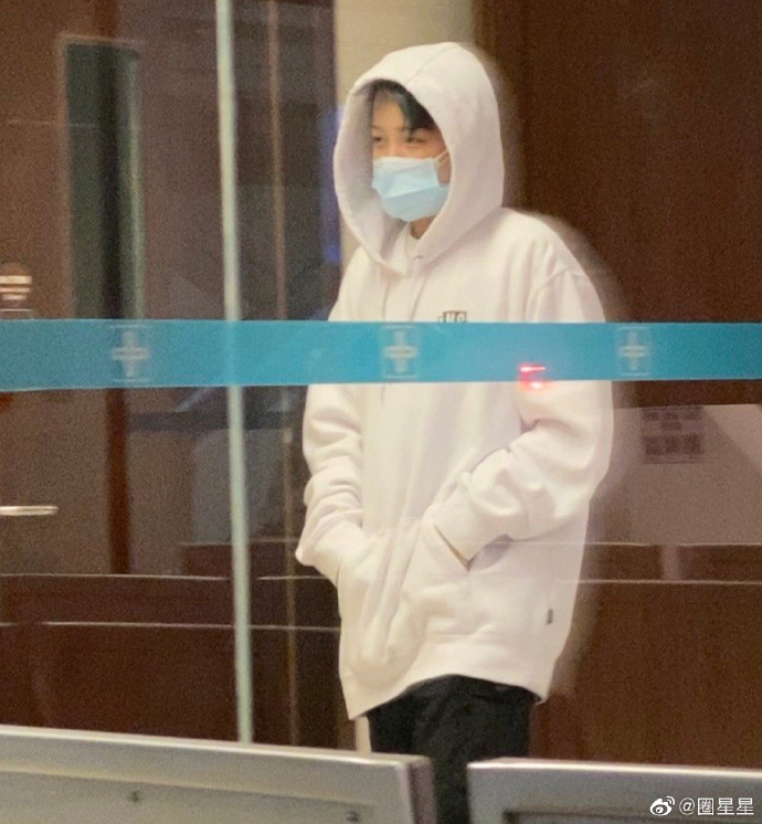 又被拍到上醫院！《青春有你2》練習生「悲慘經歷曝光」　網：太心疼