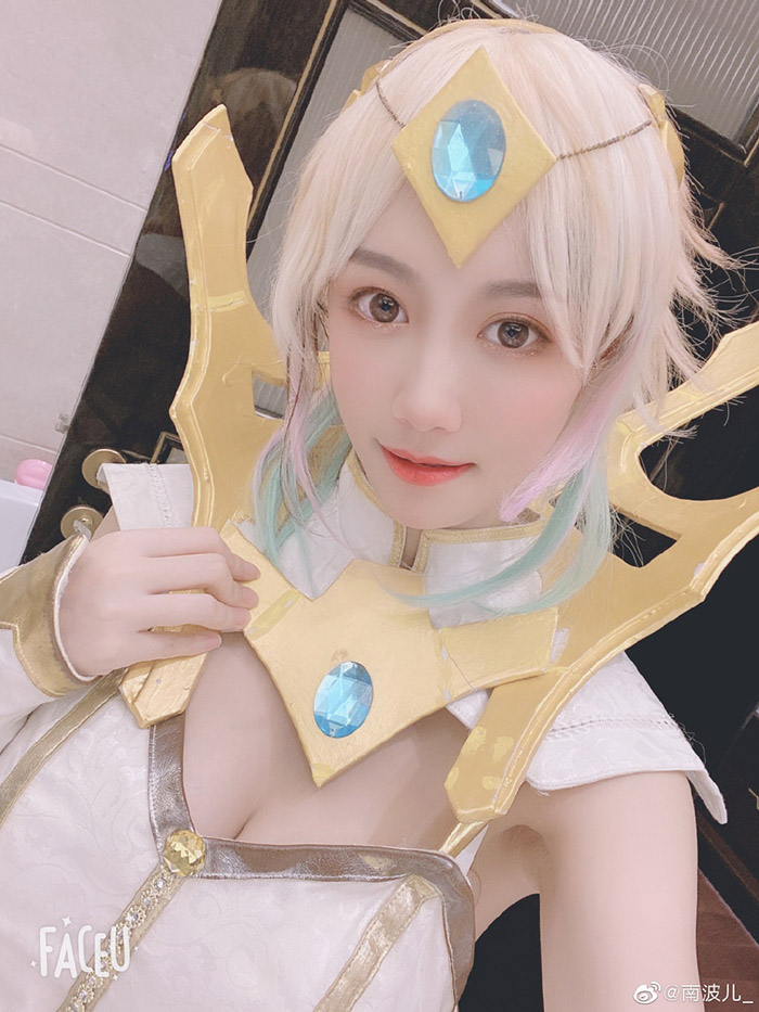 曾當眾舔套套！實況兇妹直播「內內套頭」　優質台秒被BAN！