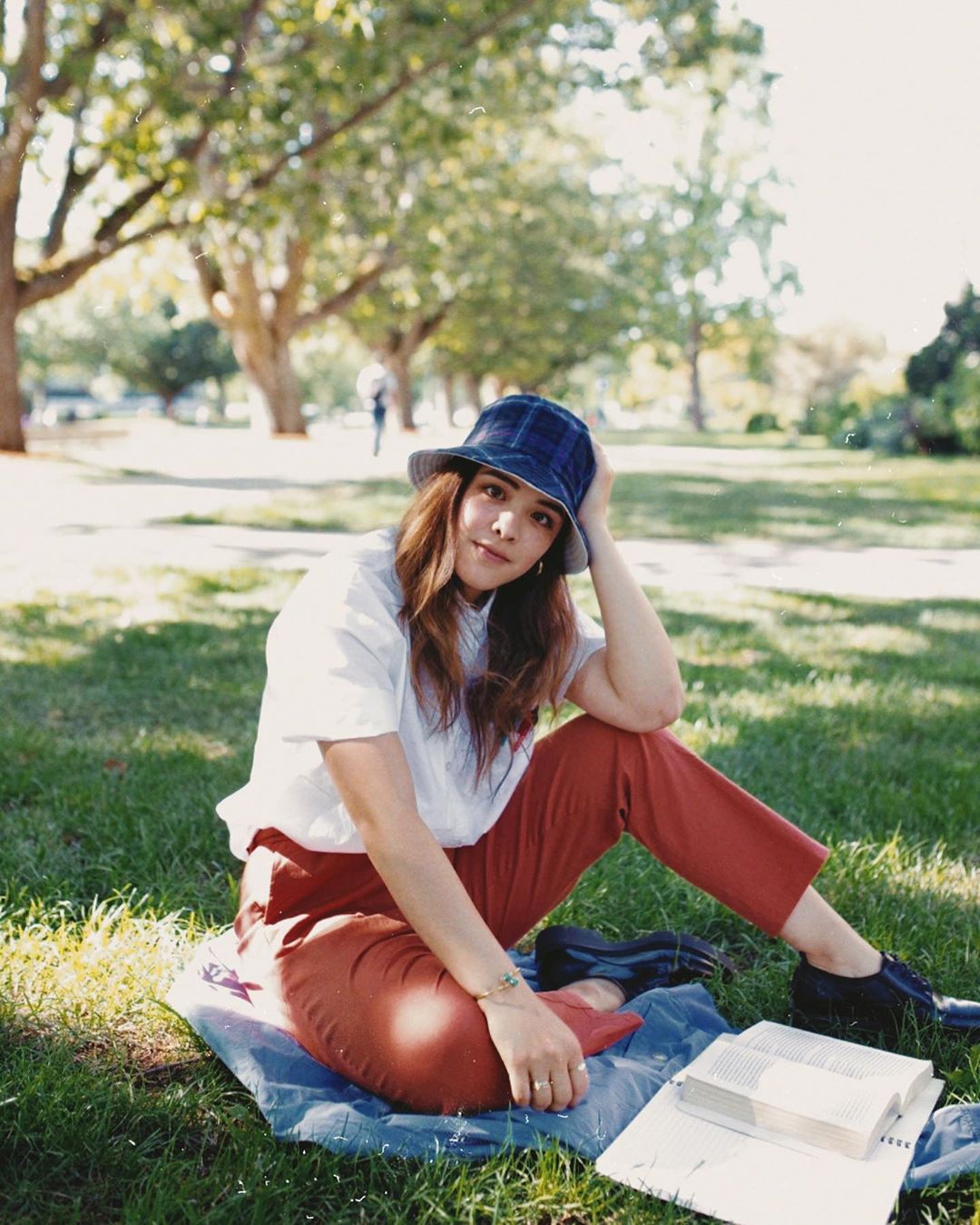海邊大解放!鍾麗緹女兒「混血顏不輸媽」 網瘋讚:小美人魚!