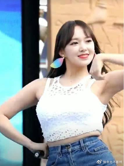 曾胖到炸出一坨肉!程瀟緊身衣「S曲線回歸」 網嗨:不只是奶瀟!