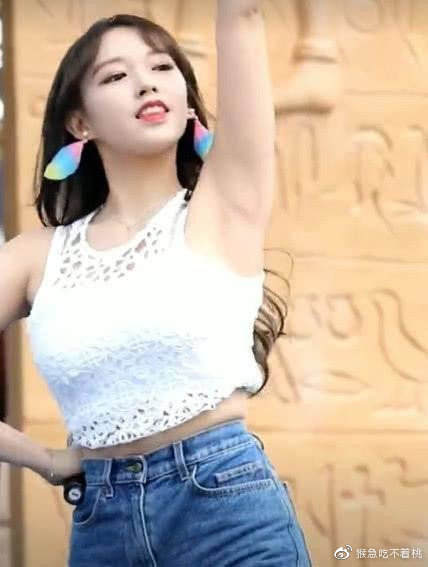 曾胖到炸出一坨肉!程瀟緊身衣「S曲線回歸」 網嗨:不只是奶瀟!