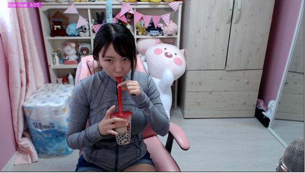 身材太好被ban3次！「超兇直播主」強勢回歸：拉鍊直接拉