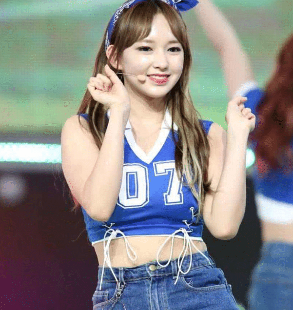 曾胖到炸出一坨肉!程瀟緊身衣「S曲線回歸」 網嗨:不只是奶瀟!