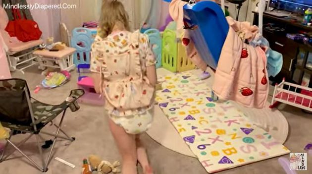 25歲「全職嬰兒」房間曝光！包尿布找彩蛋影片爆紅：真的是嬰兒房