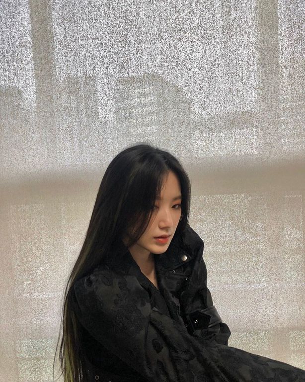 完全摸不透!舒華得獎雙腳大開「大跳螃蟹舞」 網:台上仙女是?