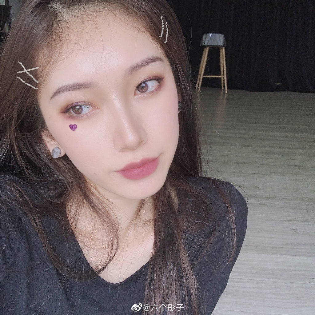 完全沒穿！《青春有你2》練習生「大尺度舊照流出」　網全驚嘆：太不科學！