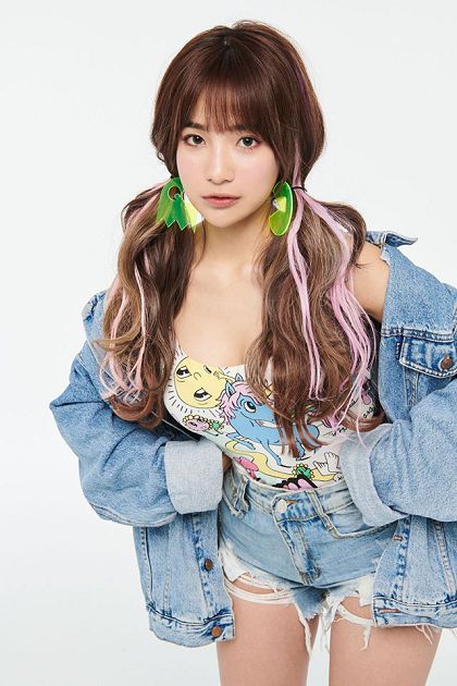 賭輸「現場脫衣」!貝莉莓巨球彈出 網嗨:滿滿的誠意