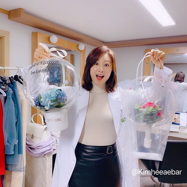 《夫婦的世界》52歲元配舊照被翻出！「清湯掛麵頭曝光」網全看傻