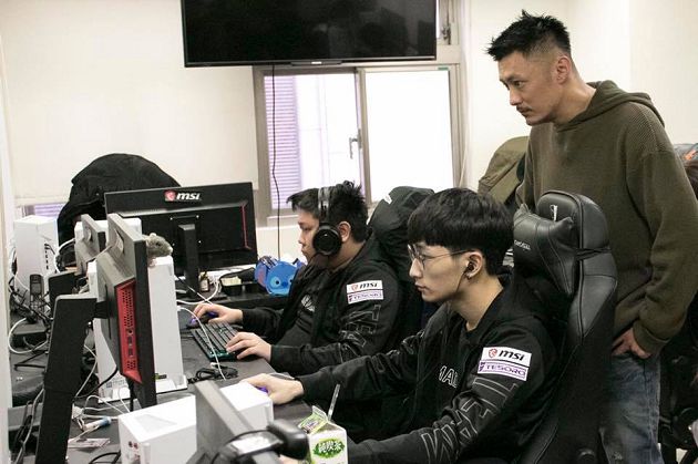 街訪見神人！電競選手爆收入「千萬在跑」　私生活同步曝光