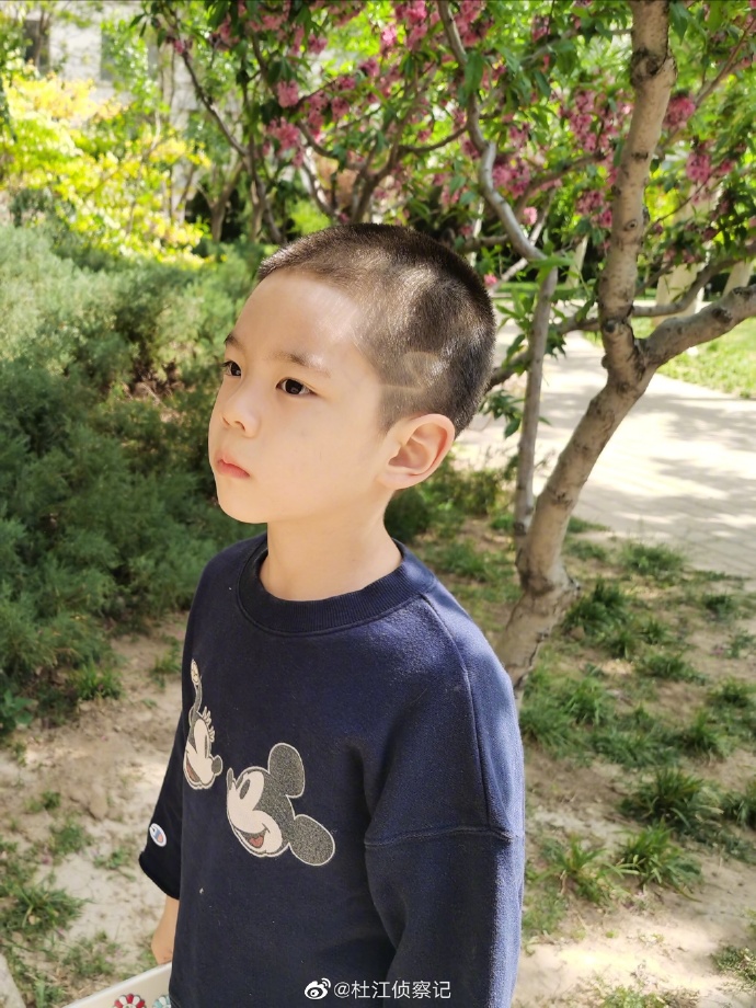 被剃成地中海!嗯哼「表情逐漸失控」 「成品出爐」網全暴動:真的長大了!