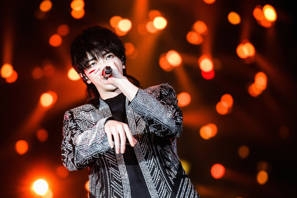 冠軍劇本太明顯？《歌手》華晨宇被罵爆：唱歌有夠難聽！