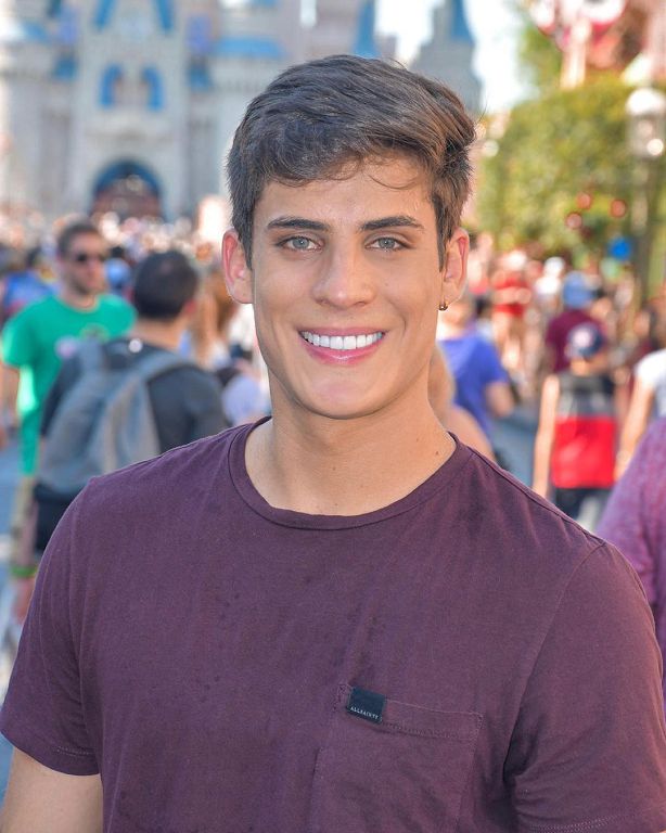 成為偶像的爸爸才10天！小鮮肉遭爆「愛男生」：被內馬爾媽媽趕出豪宅