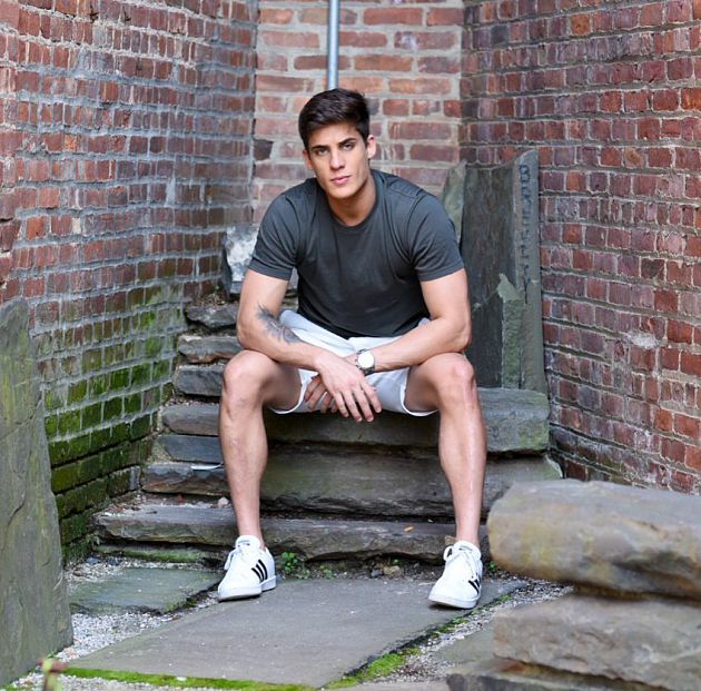 成為偶像的爸爸才10天！小鮮肉遭爆「愛男生」：被內馬爾媽媽趕出豪宅