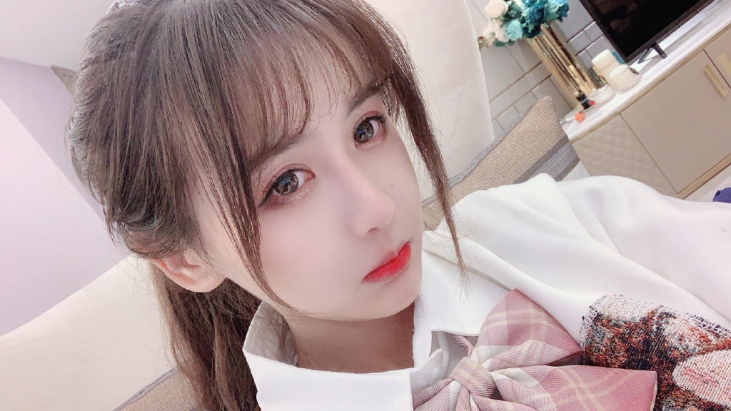 裙子不穿好！正妹網紅「曾爆得愛滋」：換男友跟換衣服一樣快！