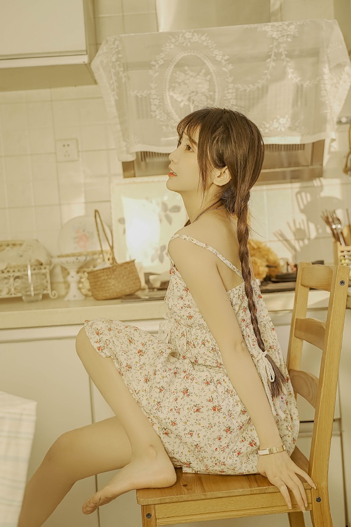 裙子不穿好！正妹網紅「曾爆得愛滋」：換男友跟換衣服一樣快！