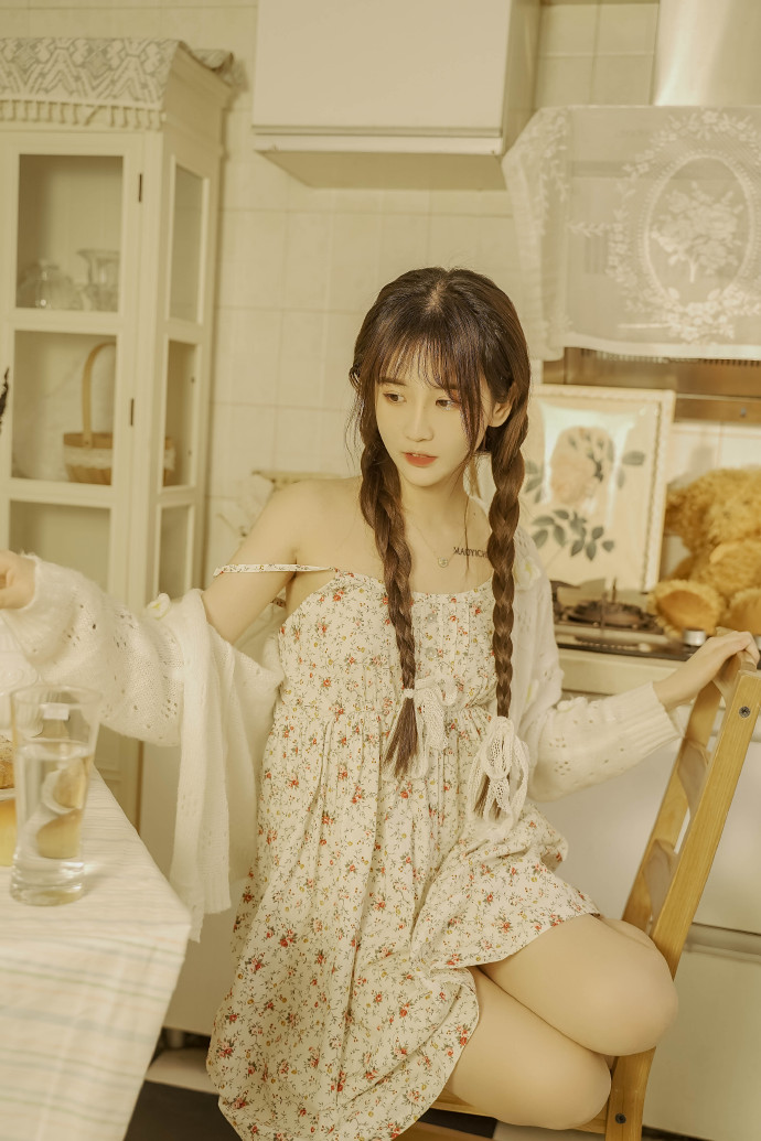 裙子不穿好！正妹網紅「曾爆得愛滋」：換男友跟換衣服一樣快！