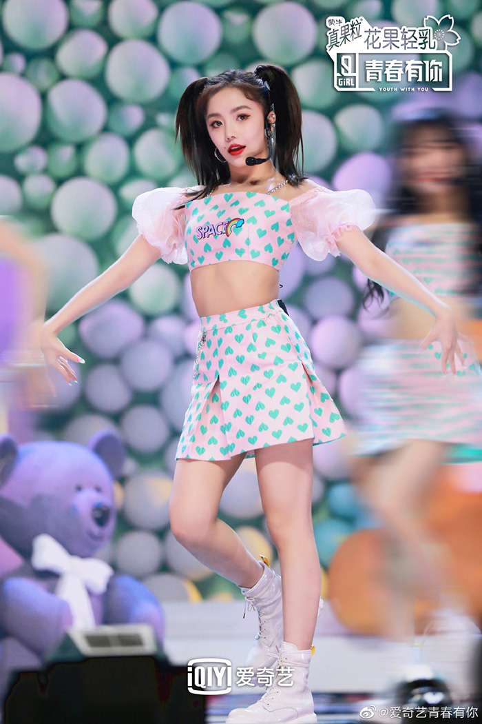 肥肉全溢出！《青春有你2》練習生「真實身材現形」　網全嚇歪！