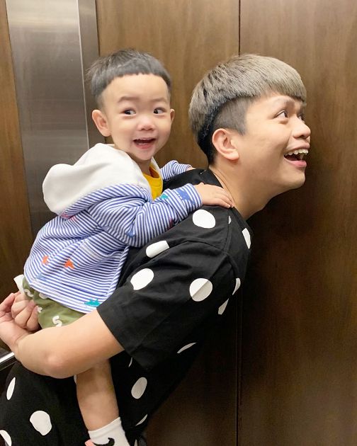 不畏疫情？蔡阿嘎宣傳「連假出遊」  Dcard網爆卡熱議：要被罵翻了！