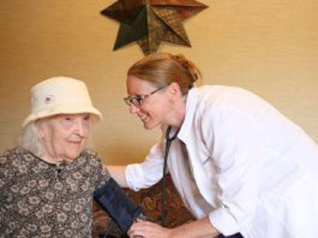 鋼鐵阿嬤!101歲抗武漢肺炎成功:西班牙流感跟癌症也帶不走她