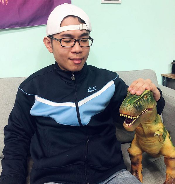 炫耀文?反骨「培根」無心舉動遭批「蹭流量」:想念沒人鳥我