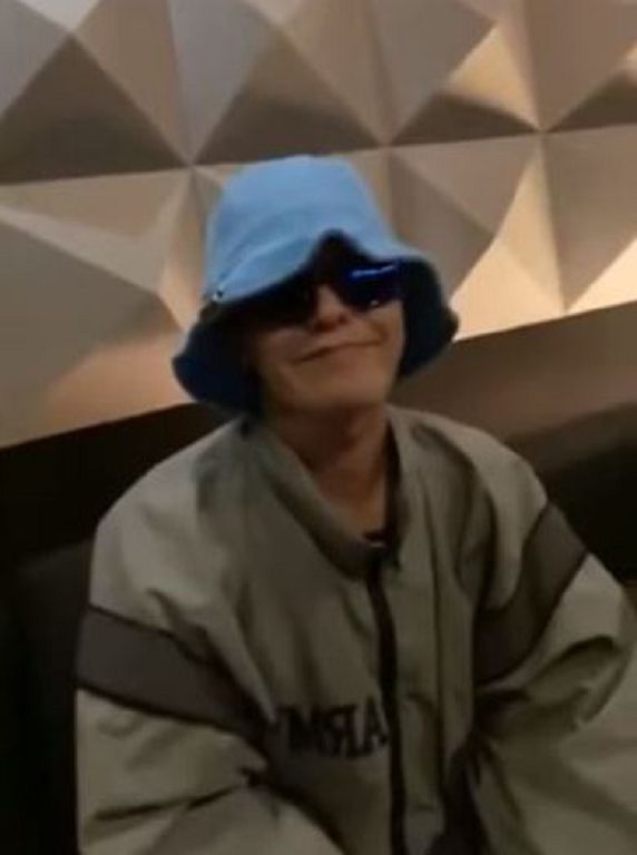 Jennie直播驚喜合體GD!深夜驚見「素顏狀態」 網:終於要回歸?