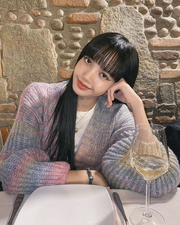 被P在墓碑上！Lisa收死亡威脅「會在回歸舞台下手」：IU也成目標 