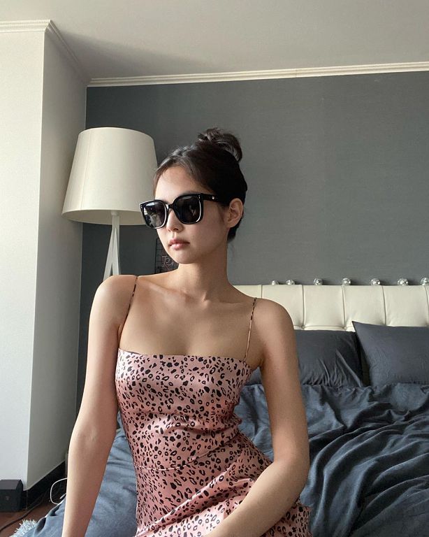 Jennie直播驚喜合體GD!深夜驚見「素顏狀態」 網:終於要回歸?