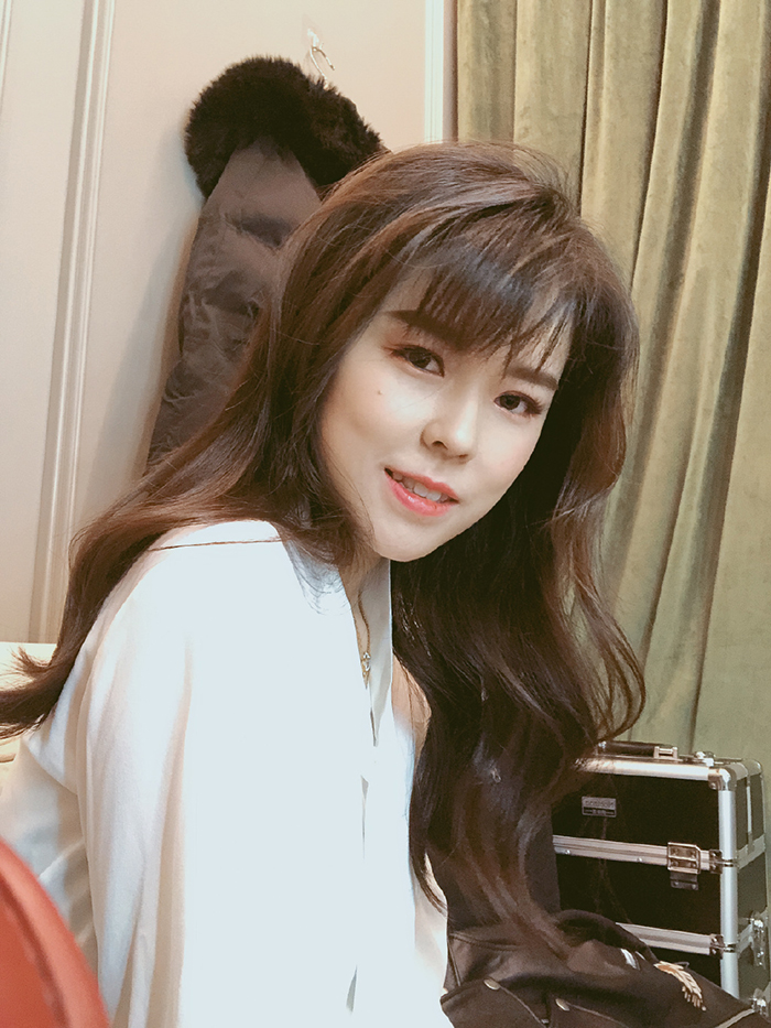 差點被潛規則！實況兇妹曝「16歲恐怖經歷」：被逼全脫光！