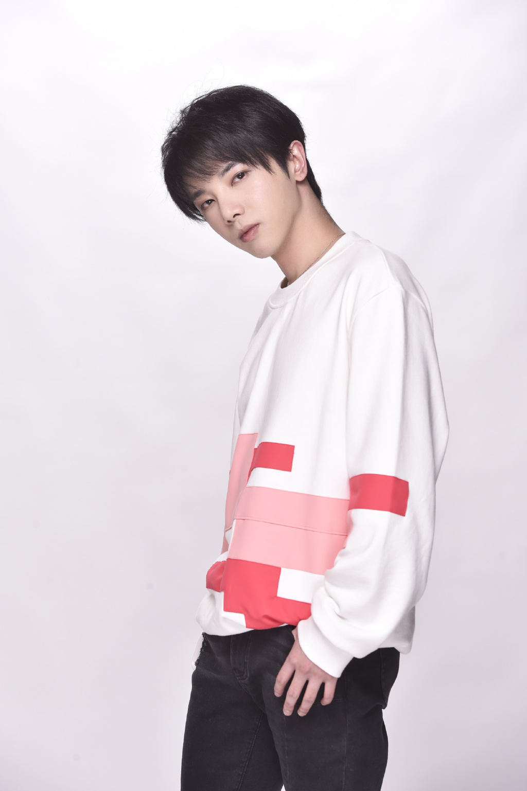 曾想過離開!華晨宇「悲慘經歷」曝光:想從陽台跳下去