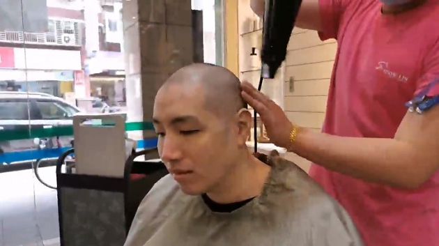 統神剛走!實況主「秒剃光頭」觀看衝破5位數 網嗨:新圖奇一哥