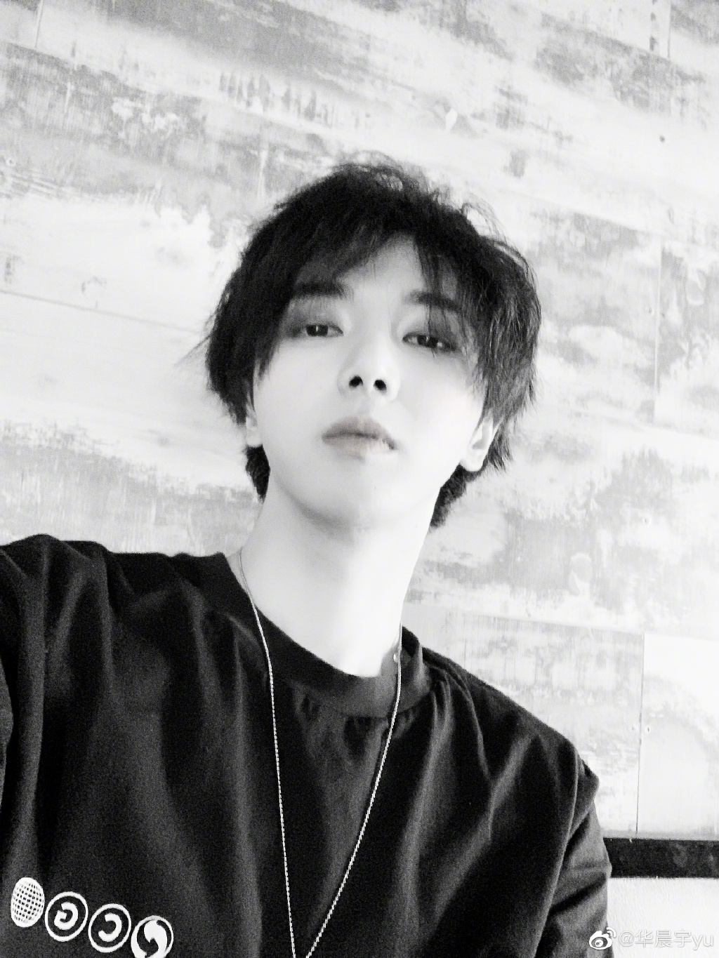 曾想過離開!華晨宇「悲慘經歷」曝光:想從陽台跳下去