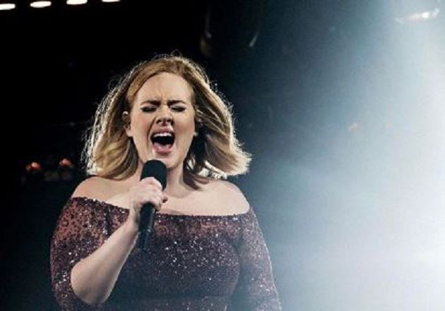 狠甩肉肉形象!愛黛兒0修圖下巴「U→V」:大露一雙筷子腿