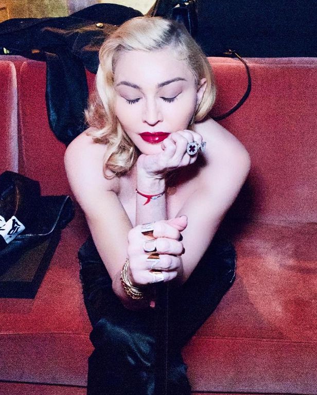 瑪丹娜自爆染武漢肺炎!「不戴口罩」參加生日:大吸充滿病毒的空氣